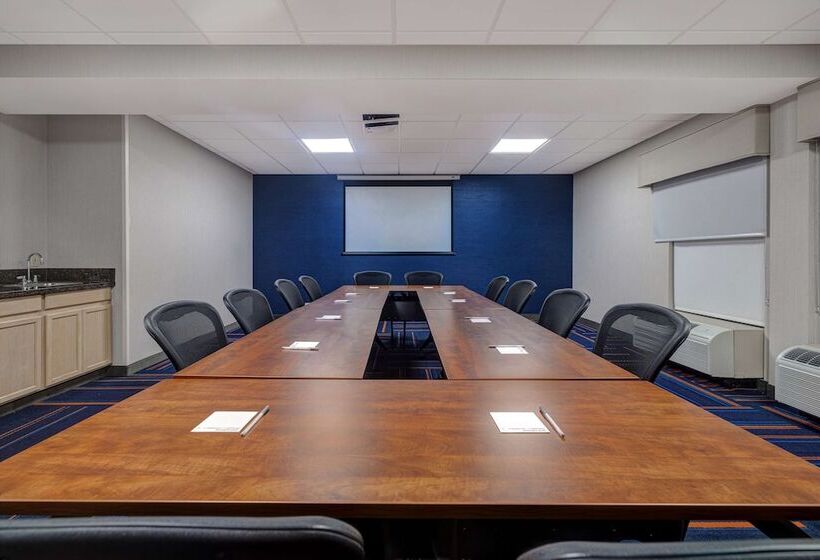 هتل Hampton Inn Hot Springs