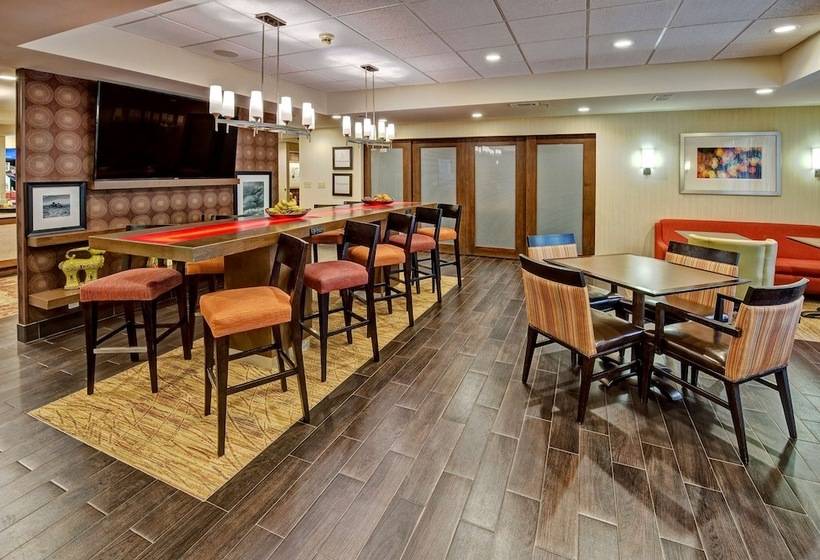 בית מלון כפרי Hampton Inn Houston Baytown