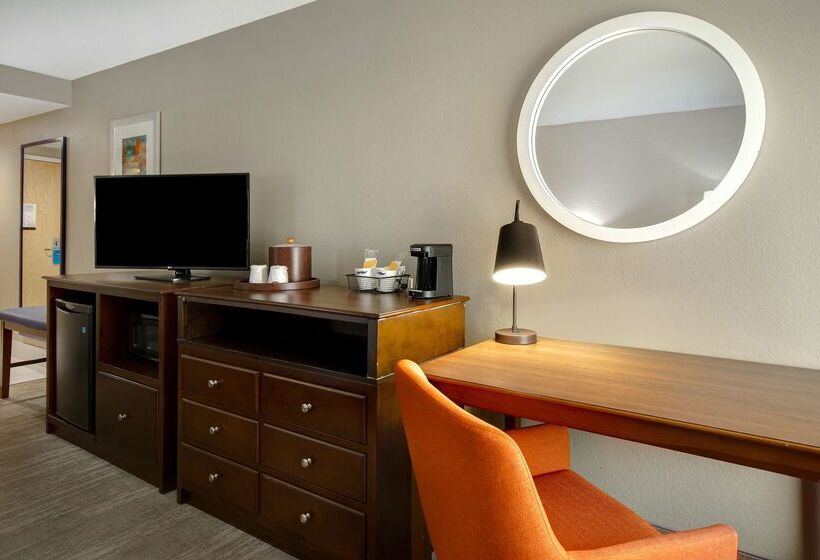 هتل Hampton Inn Huntsville Arsenal/south Pkway