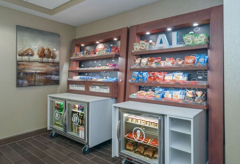 هتل Hampton Inn Madison Huntsville Airport