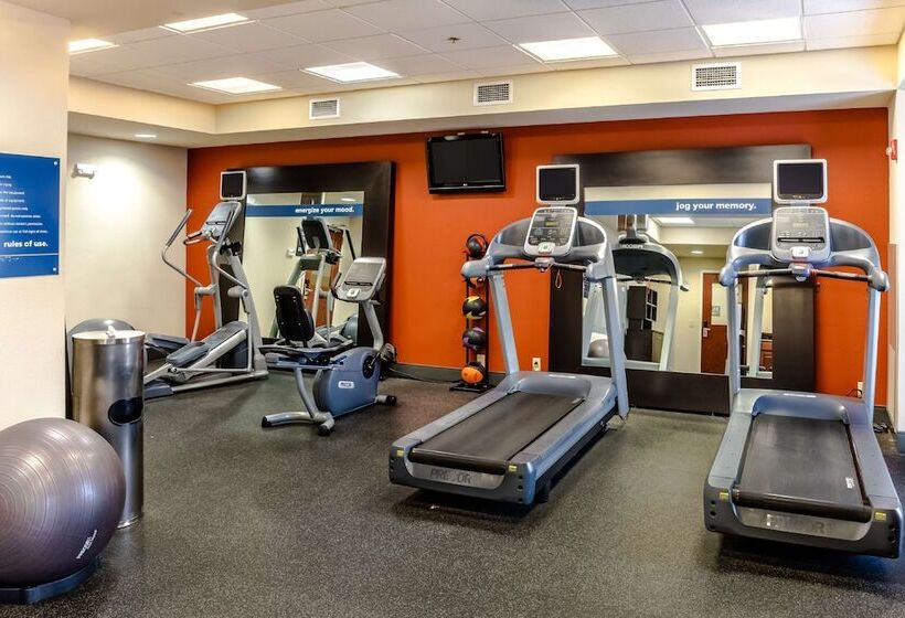 هتل Hampton Inn Madison Huntsville Airport