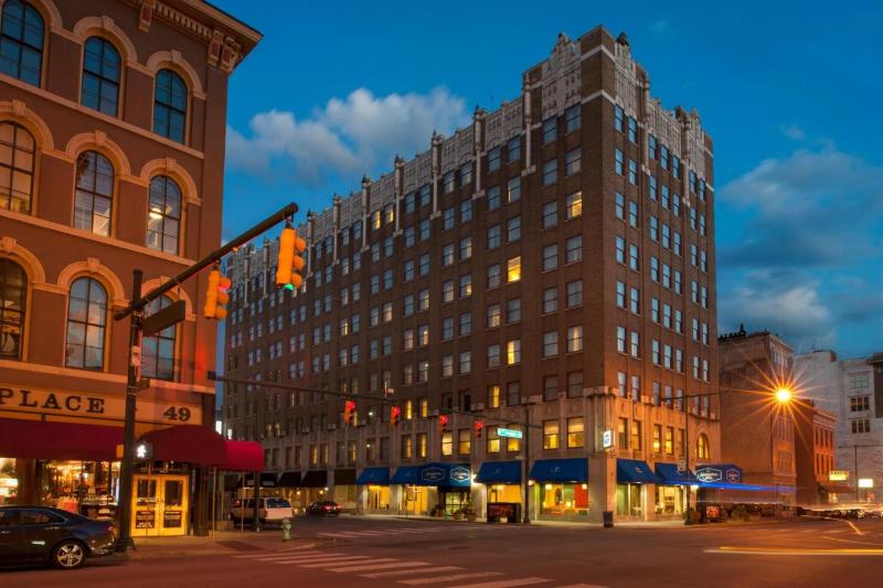 هتل Hampton Inn Indianapolis Downtown Across From Circle Centre