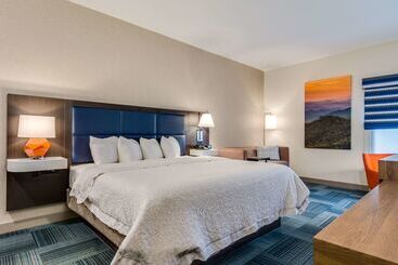 هتل Hampton Inn Johnson City