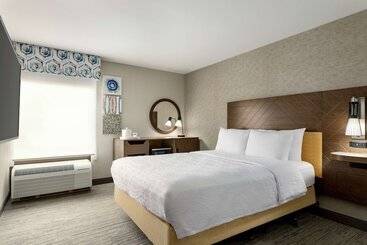 هتل Hampton Inn Kansas City Airport