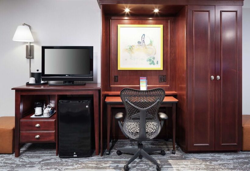 هتل Hampton Inn Kansas Cityliberty