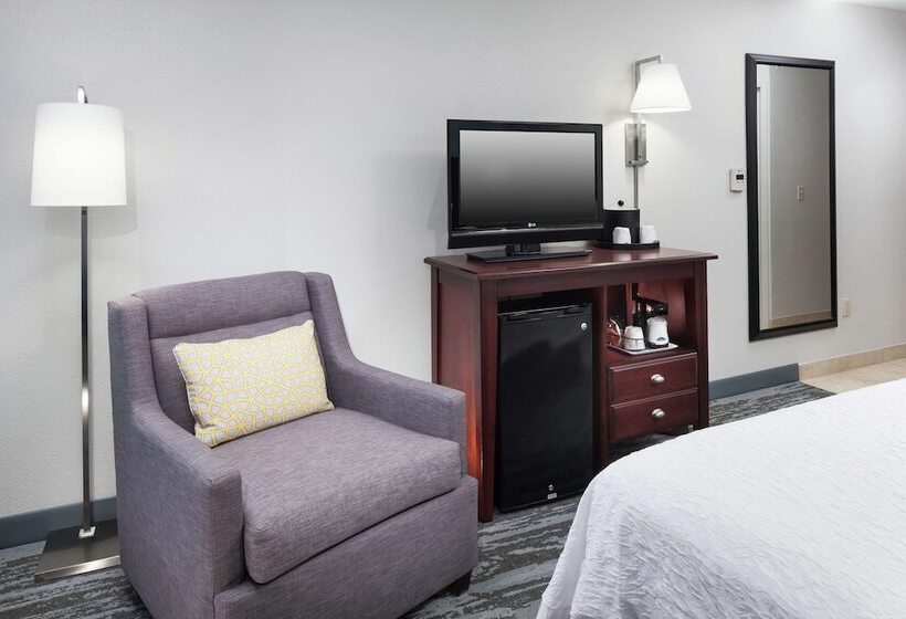 בית מלון כפרי Hampton Inn Kansas Cityliberty