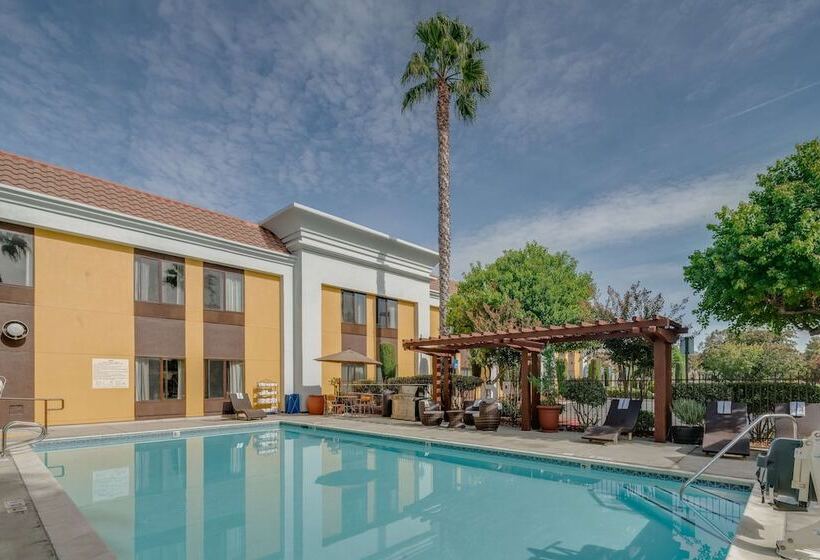בית מלון כפרי Hampton Inn Livermore