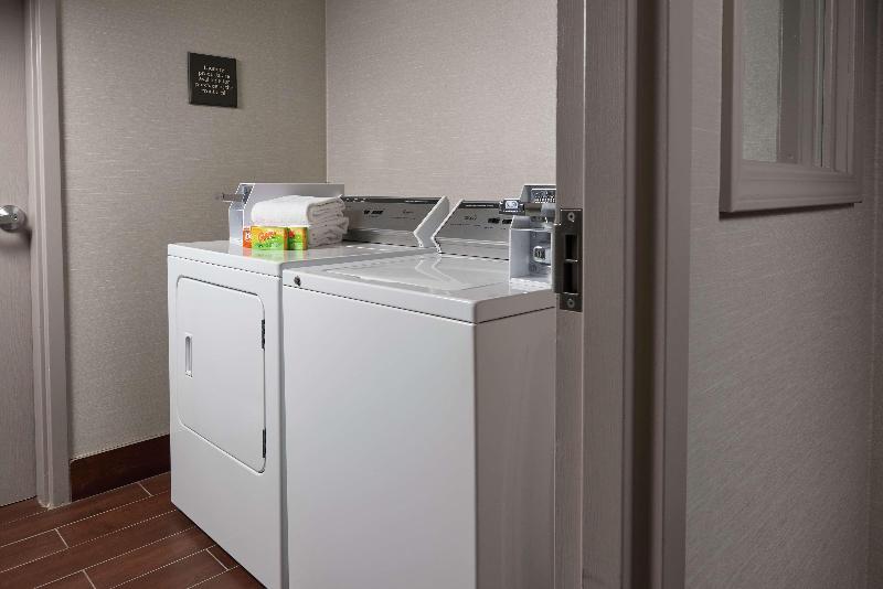 בית מלון כפרי Hampton Inn Louisville I65 @ Brooks Rd