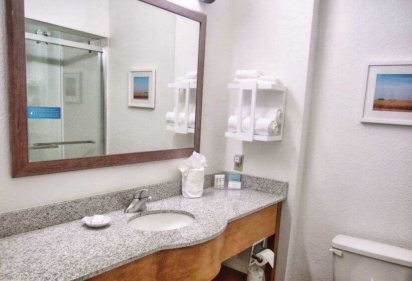 هتل Hampton Inn Marion