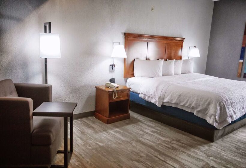 هتل Hampton Inn Marion