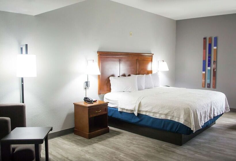 هتل Hampton Inn Marion