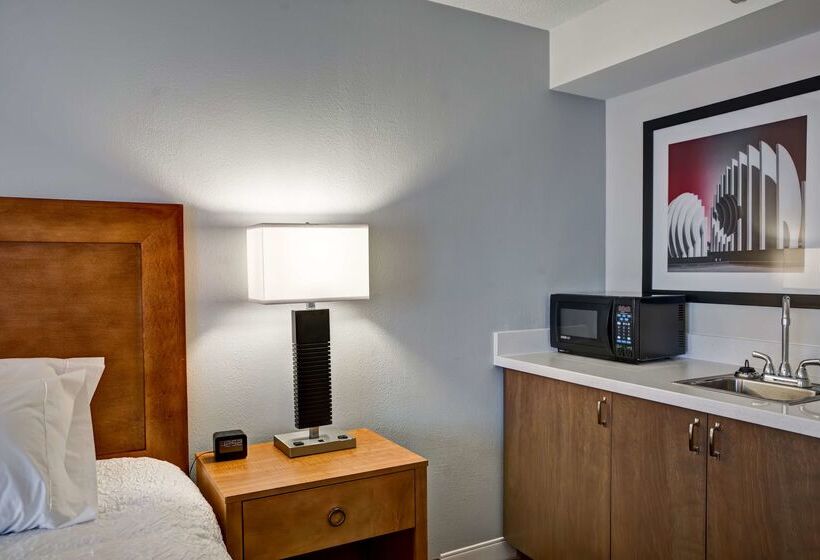 هتل Hampton Inn Norfolk Naval Base