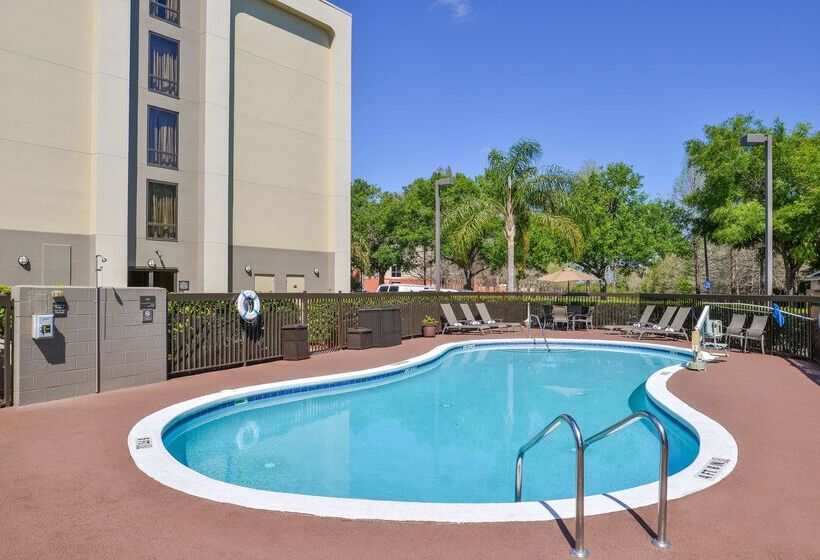 호텔 Hampton Inn Orlando At Universal Studios