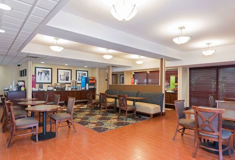 هتل Hampton Inn Port Huron