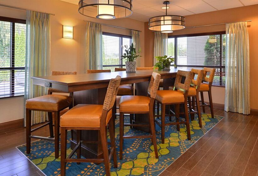 هتل Hampton Inn Portland East