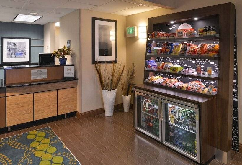 هتل Hampton Inn Portland East