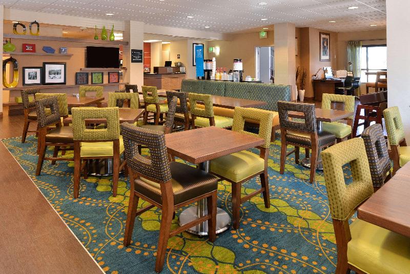 هتل Hampton Inn Portland East