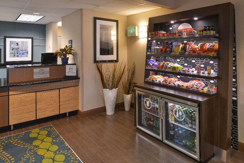 هتل Hampton Inn Portland East