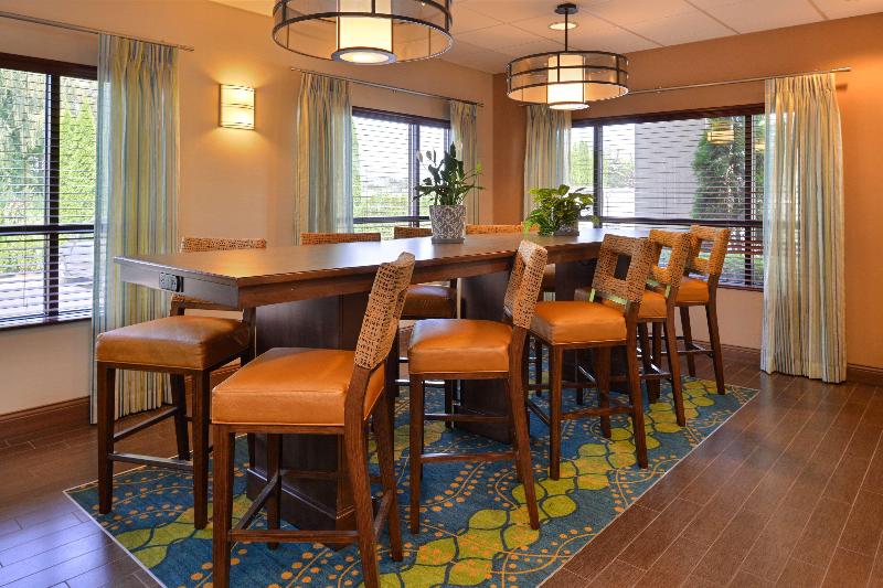 هتل Hampton Inn Portland East