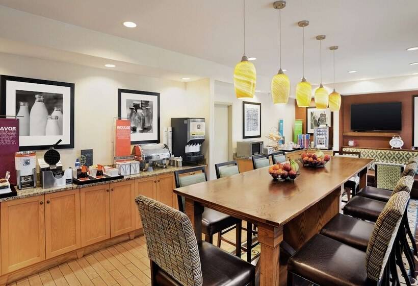 ホテル Hampton Inn Shawnee