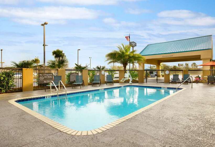 בית מלון כפרי Hampton Inn Slidell