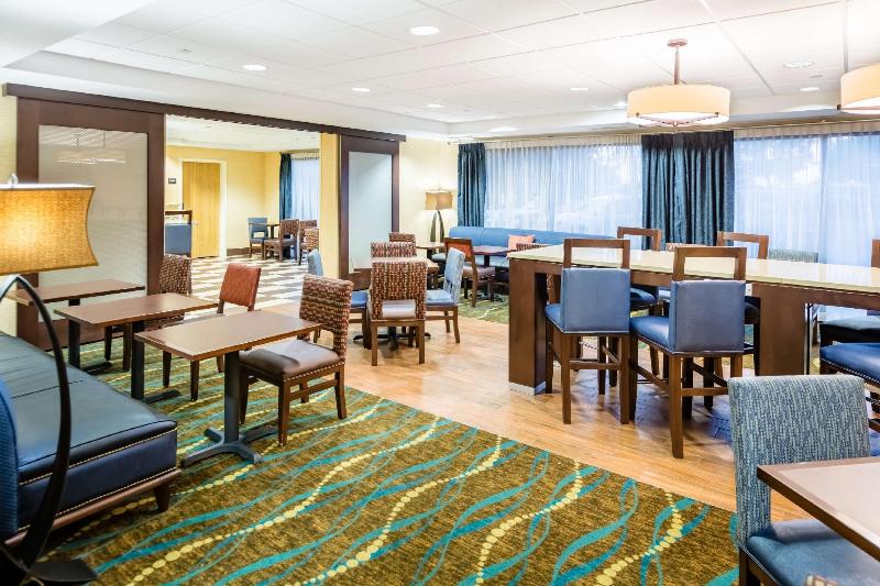 هتل Hampton Inn St. Charles St. Peters