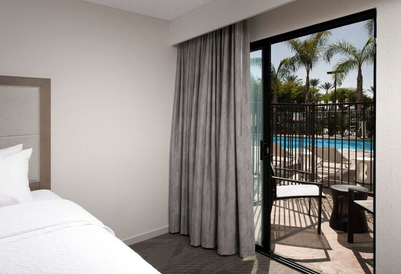 هتل Hampton Inn & Suites Anaheim Garden Grove