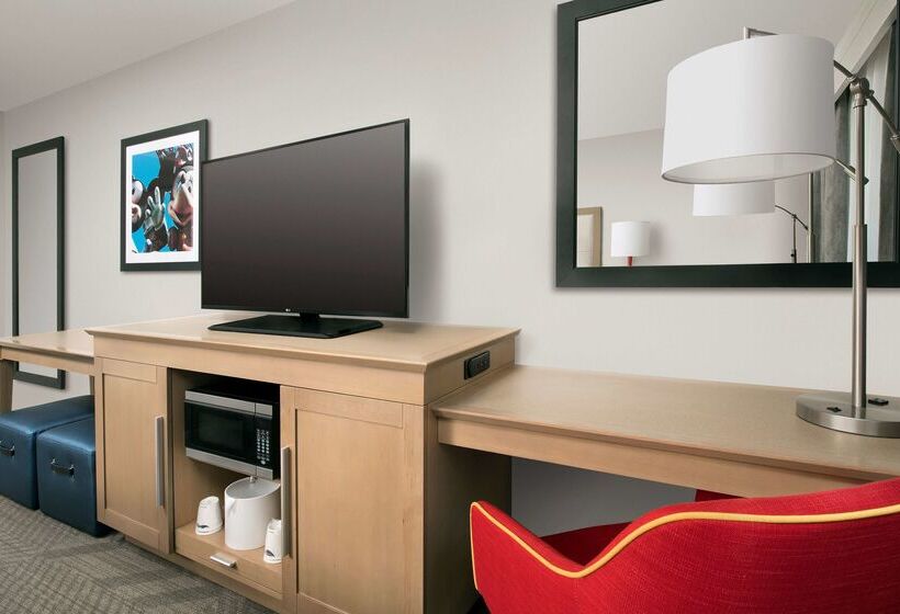 هتل Hampton Inn & Suites Anaheim Garden Grove