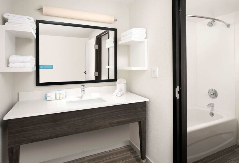 هتل Hampton Inn & Suites Anaheim Garden Grove