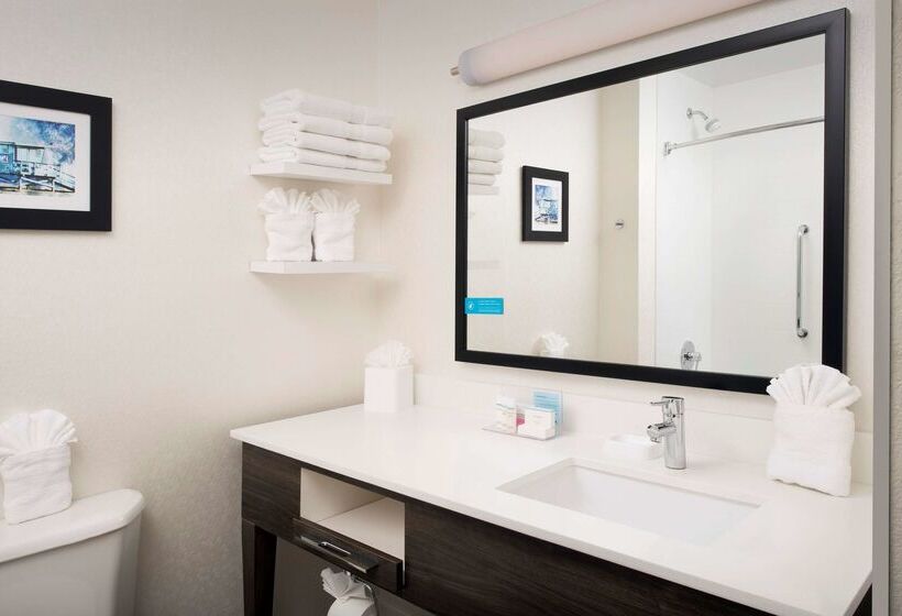هتل Hampton Inn & Suites Anaheim Garden Grove