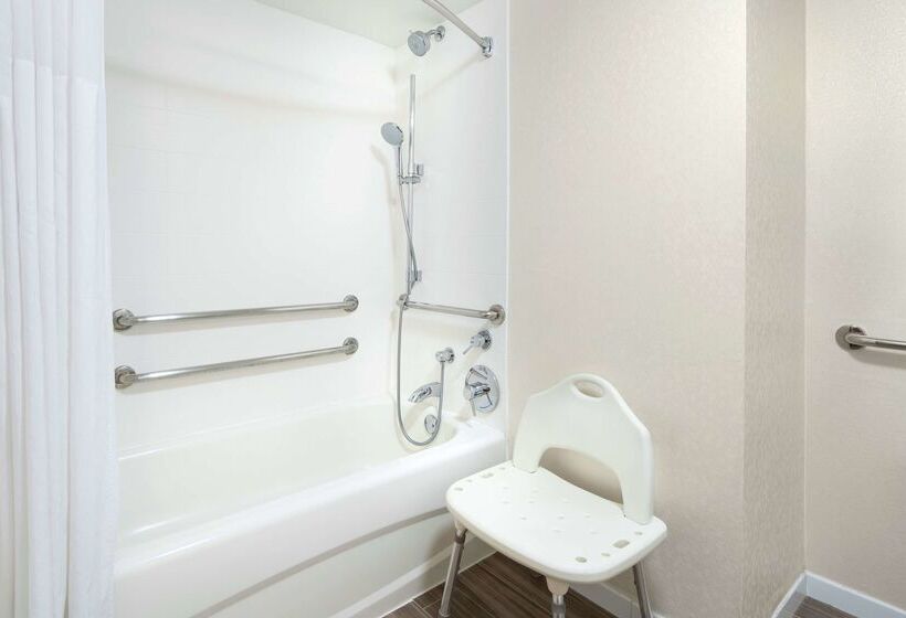 هتل Hampton Inn & Suites Anaheim Garden Grove