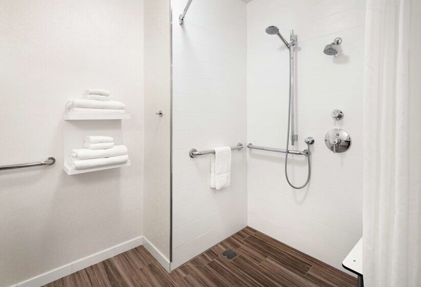 هتل Hampton Inn & Suites Anaheim Garden Grove