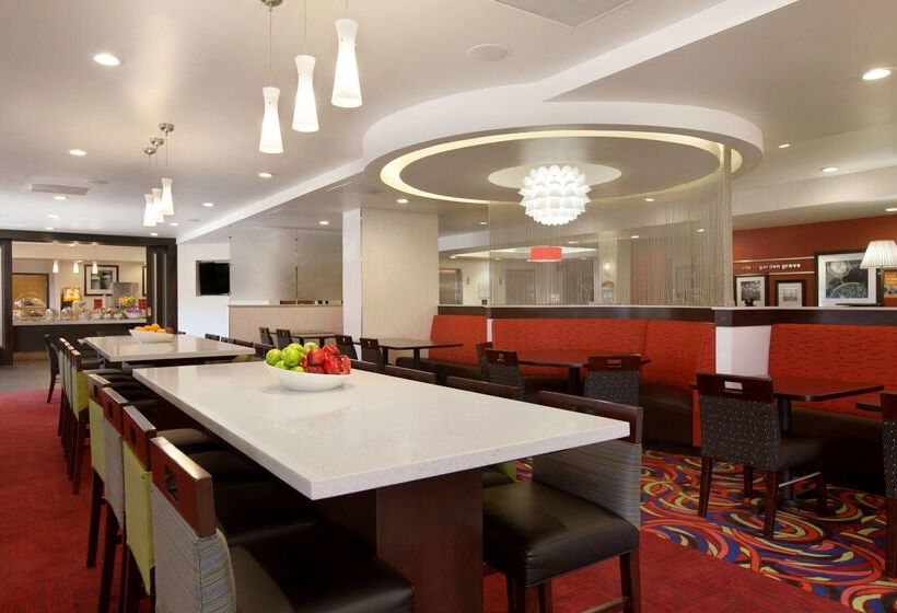 هتل Hampton Inn & Suites Anaheim Garden Grove