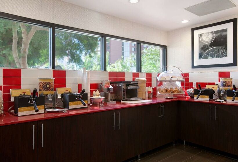 هتل Hampton Inn & Suites Anaheim Garden Grove