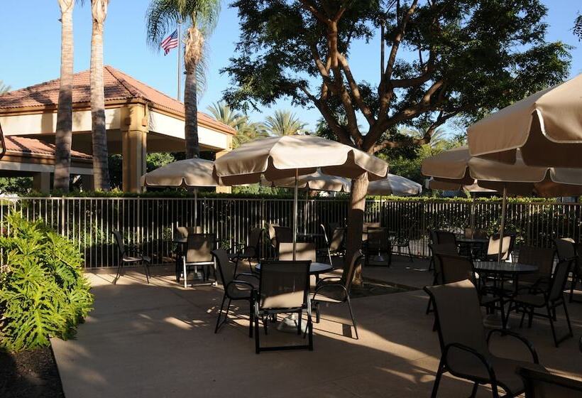 هتل Hampton Inn & Suites Anaheim Garden Grove
