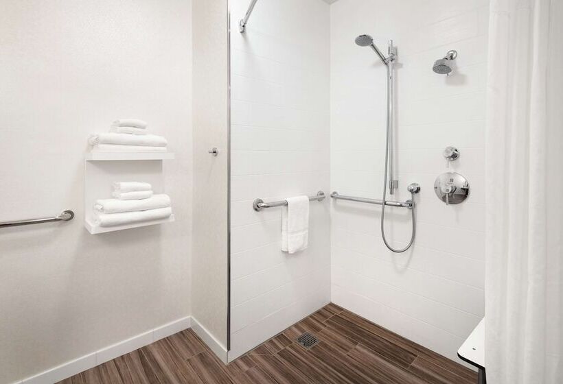 هتل Hampton Inn & Suites Anaheim Garden Grove