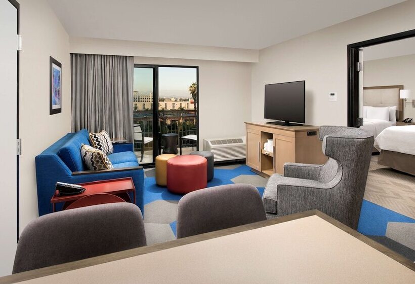هتل Hampton Inn & Suites Anaheim Garden Grove