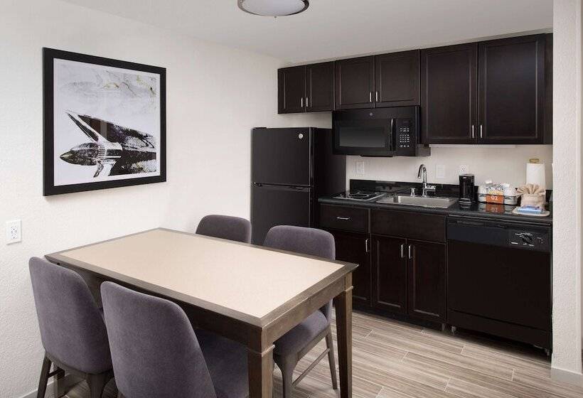 هتل Hampton Inn & Suites Anaheim Garden Grove