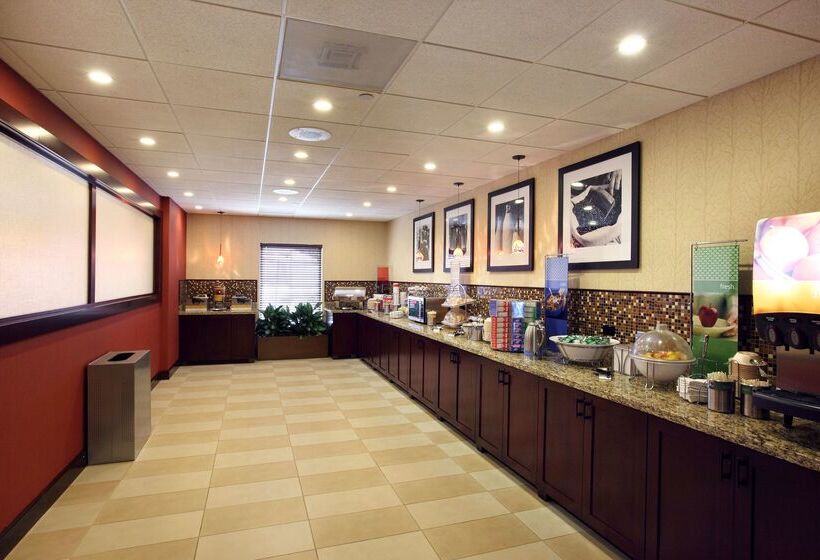 هتل Hampton Inn & Suites Charlottesvilleat The University