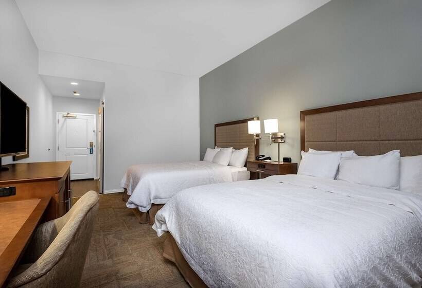 هتل Hampton Inn & Suites Florence Center