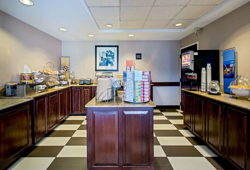هتل Hampton Inn West Springfield