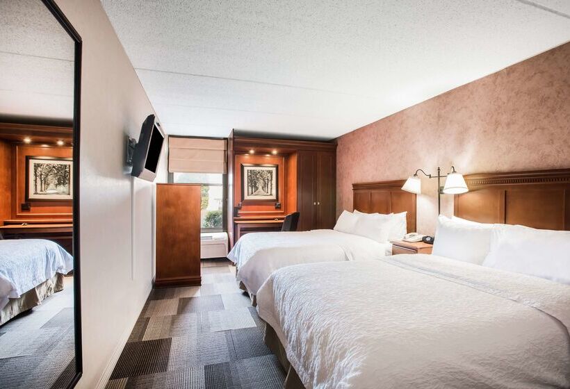 هتل Hampton Inn West Springfield