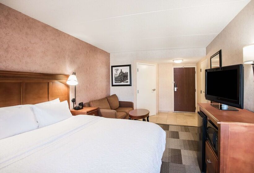 هتل Hampton Inn West Springfield