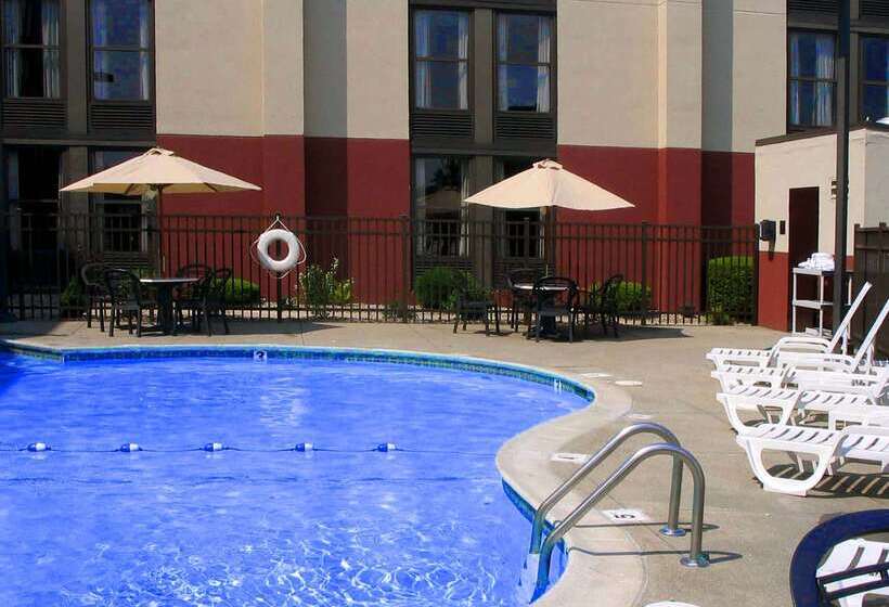 هتل Hampton Inn West Springfield