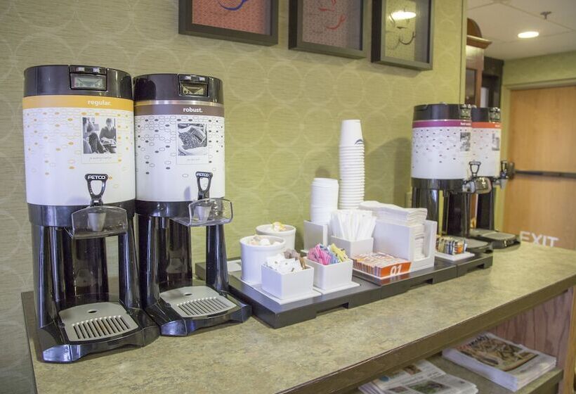 호텔 Hampton Inn Wooster