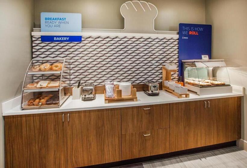 هتل Holiday Inn Express   Newark Airport   Elizabeth, An Ihg