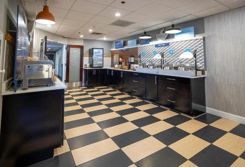 هتل Holiday Inn Express   Newark Airport   Elizabeth, An Ihg
