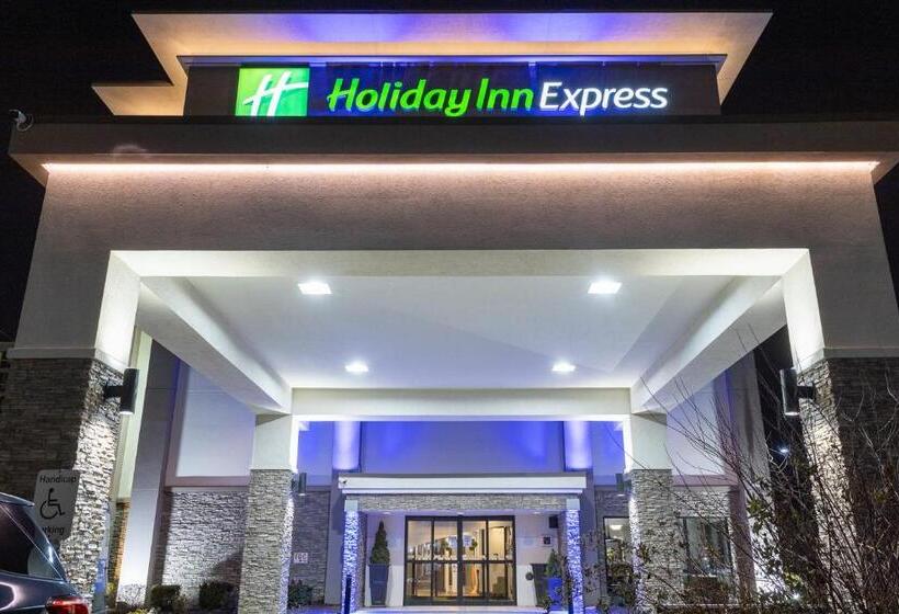 בית מלון כפרי Holiday Inn Express Newark Airport Elizabeth