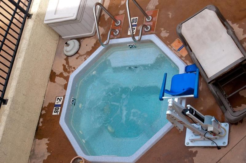 בית מלון כפרי Lamplighter Inn & Suites