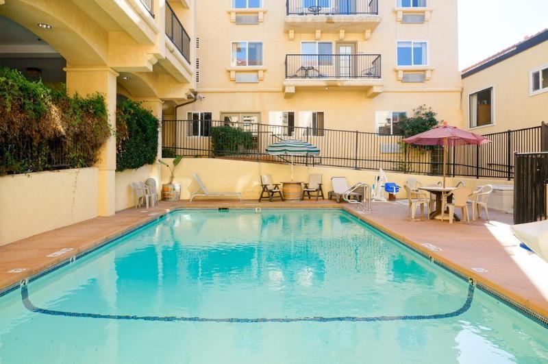 هتل Lamplighter Inn & Suites